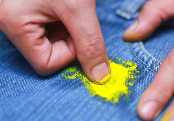 Чем отмыть с одежды акриловую краску
