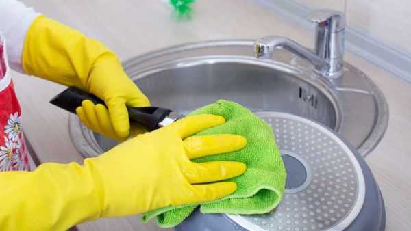 Как очистить дно сковороды от нагара снаружи в домашних условиях