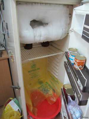 Как разморозить морозилку не выключая холодильник