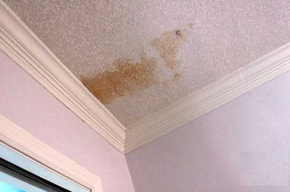 Как убрать пятна на потолке после затопления