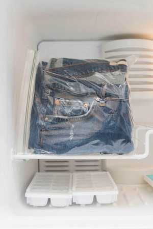 Как вывести пластилин с одежды в домашних условиях
